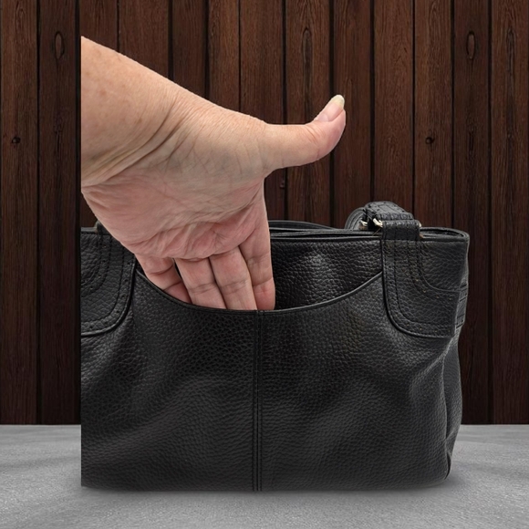 Vintage Covington Black Leather Shoulder Bag Scallop Front Pocket - Picture 2 of 15